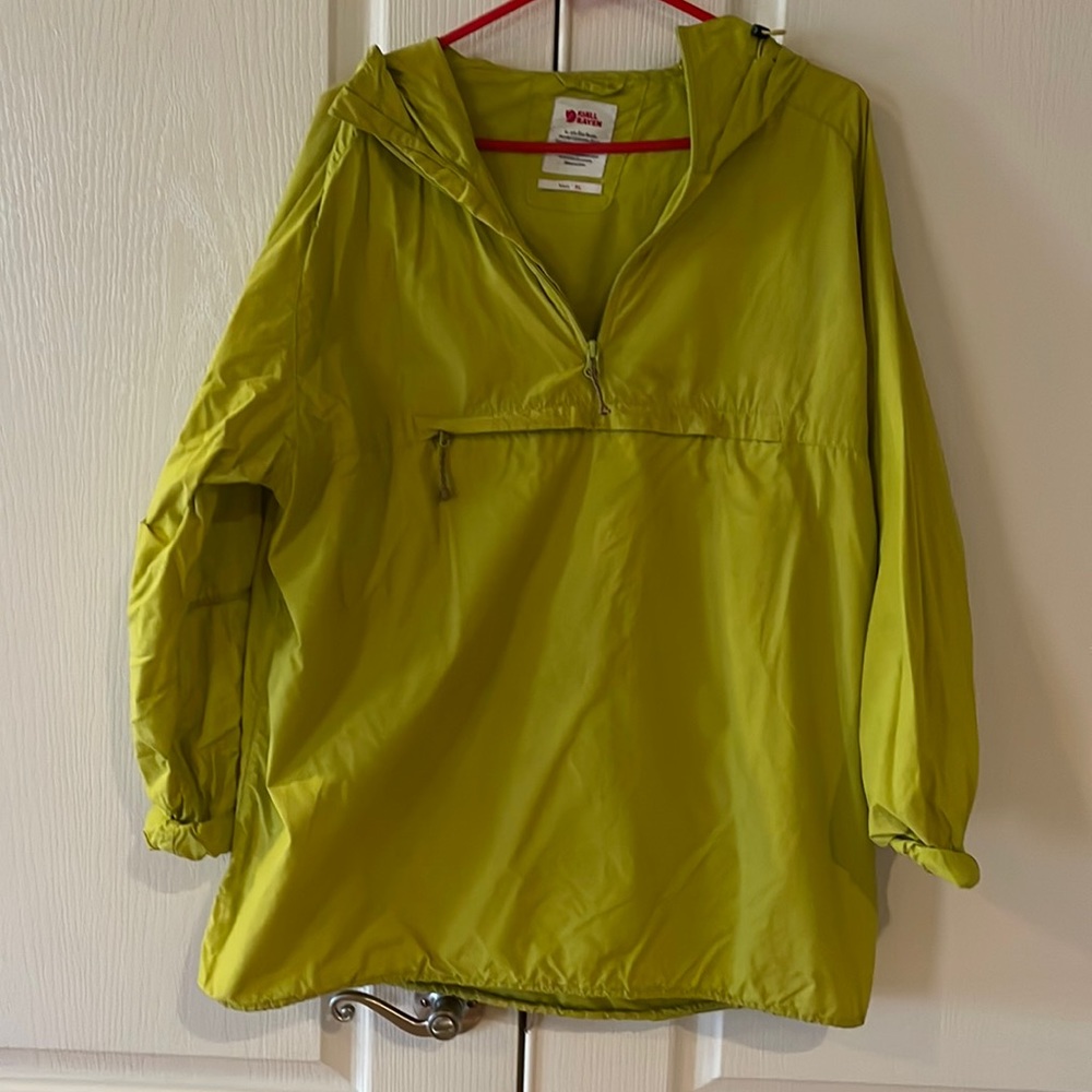 EUC FJALL RAVEN Rain Jacket